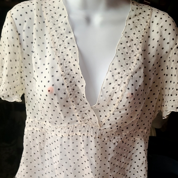 100%Silk BCBG MAXAZRIA sheer cream polka-dot ruffled top sz4 - Picture 7 of 8